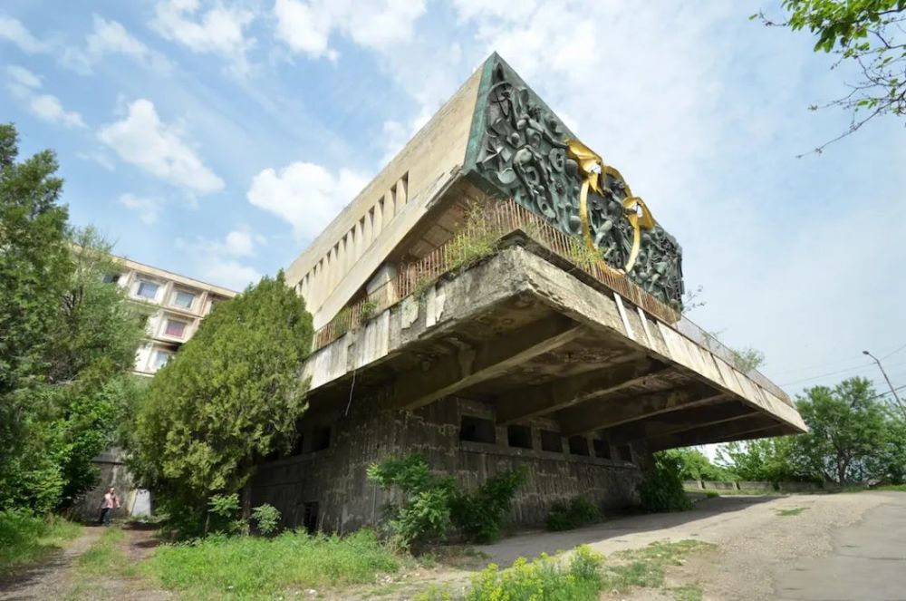 苏联时期粗野主义建筑下