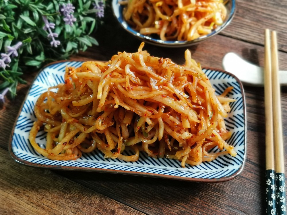 又到腌菜季,芥菜疙瘩咸菜做法,当天就能吃,脆爽下饭,给肉都不换_腾讯