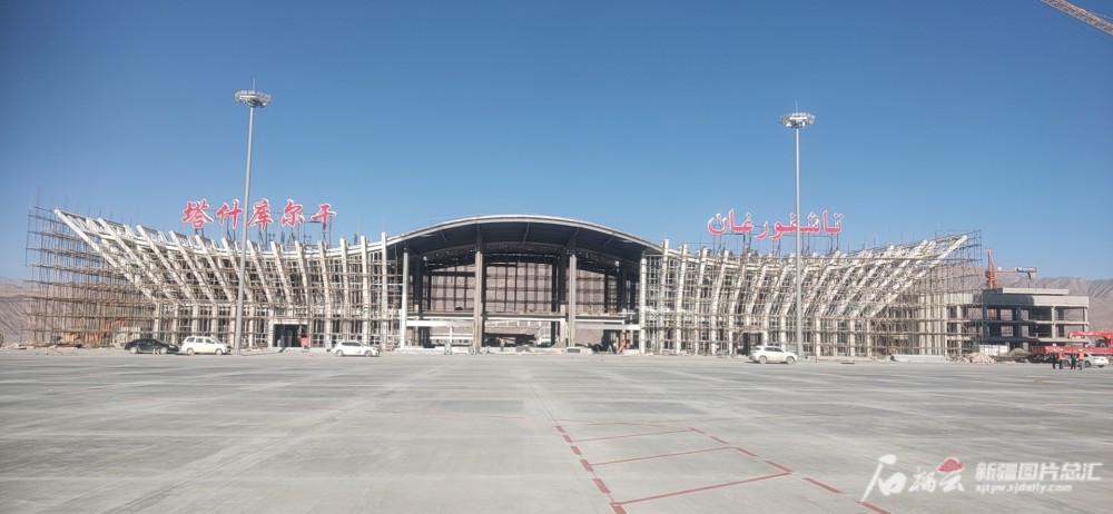 塔什库尔干机场飞行区工程竣工