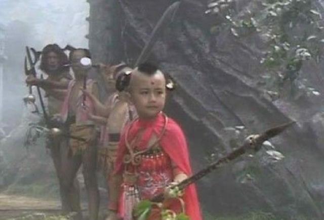 中演的是为太上老君炼丹房的扇火女童许晴;在《西游记》中演一秤金的
