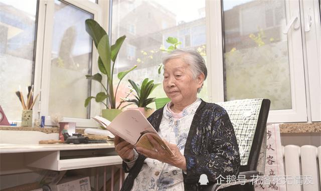 双枪老太婆原型邓惠中45岁去世女儿邓叶芸回忆枪法一般