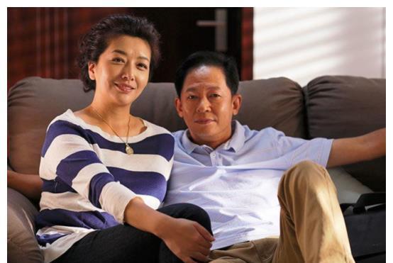 52岁江珊37岁现任丈夫曝光比前任靳东还要帅还是我们熟悉的男演员
