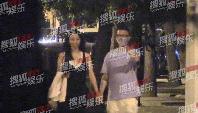 8月30日,有媒体拍到孙红雷与妻子王骏迪深夜散步的照片,一经曝光立刻
