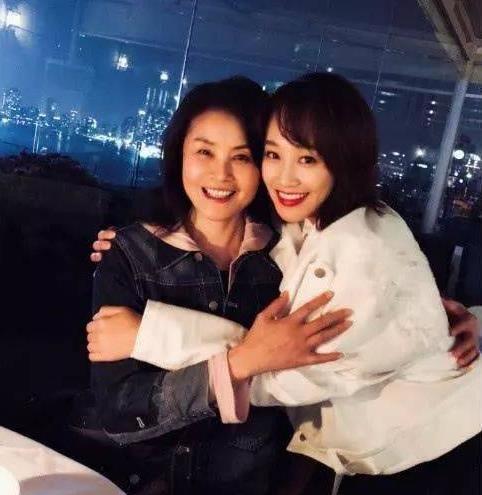 家产过亿妈妈是董事长家境被曝光蓝盈莹原来是个伪名媛
