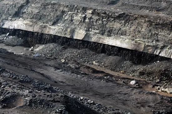 腾表示,动力煤主产区位于陕西和内蒙古,并且国有大型煤矿可以积极增产