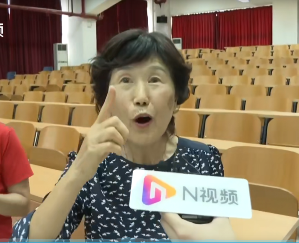 郑教练还称赞了自己的两个徒弟凌海婵和何威仪"我两个学生已经拔尖了