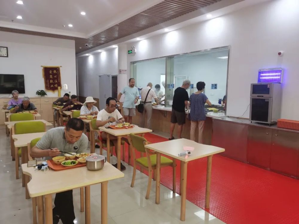 宝山这家社区食堂让老人享受"舌尖上"的幸福晚年