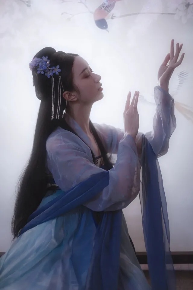 古风真人女生头像雾里花似你云间月不及红尘内寻觅一点透灵犀