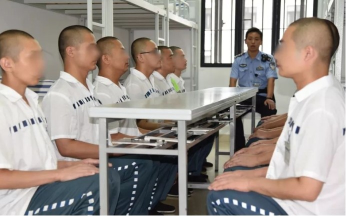 犯人进监狱后为什么都要剃光头看完才明白国家的良苦用心