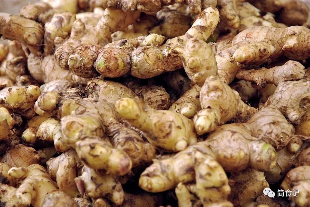 买生姜时,怎样辨别硫磺"毒生姜"!菜农:牢记4点,一挑一个准