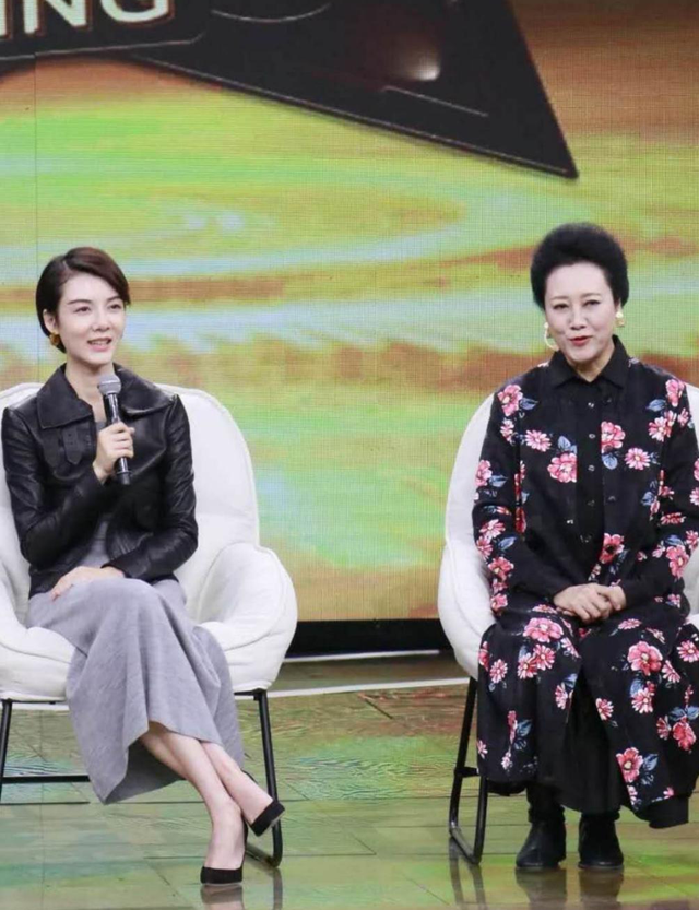 车晓的瘦让身材大打折扣别看妈妈王丽云穿得花也比闺女有气质