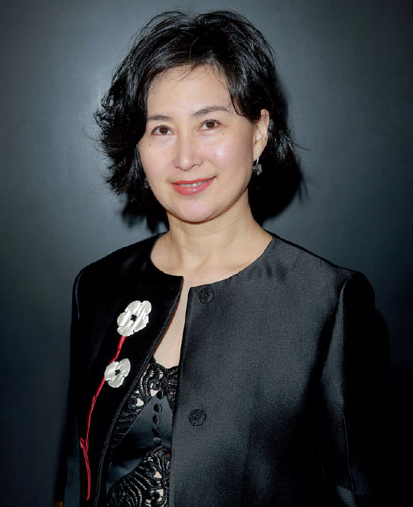 膝下无儿女却接管赌王的商业帝国59岁何超琼生活惬意参加豪门局