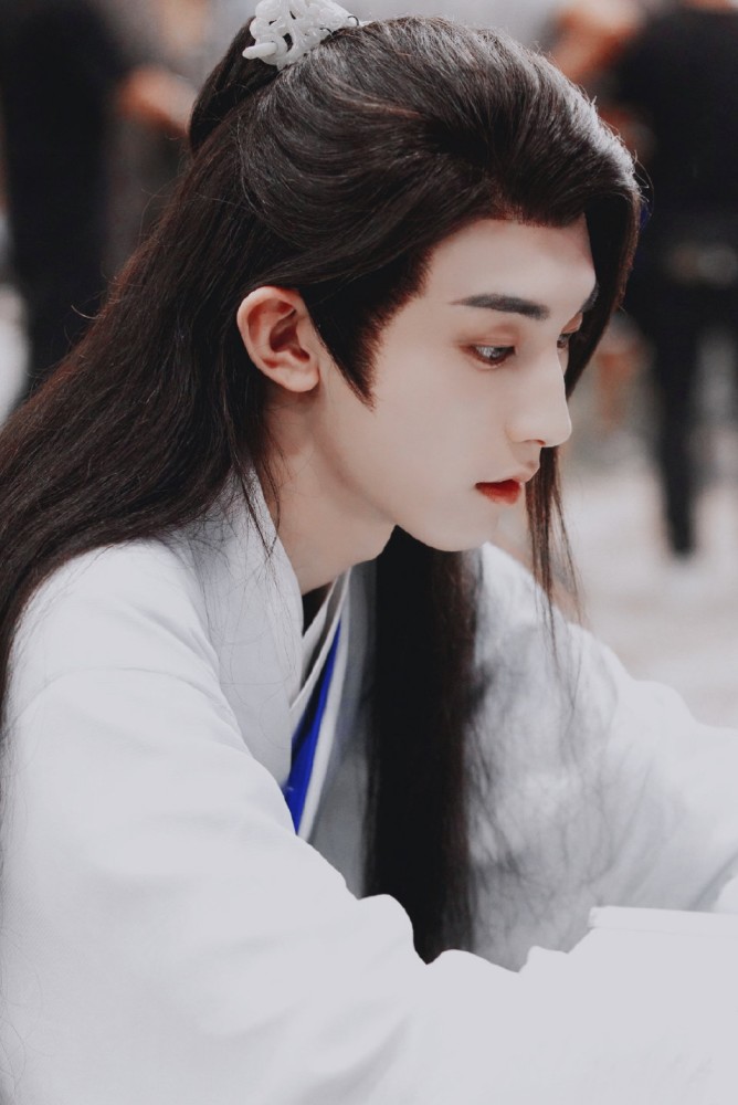 鞠婧祎郭俊辰花戎今日杀青