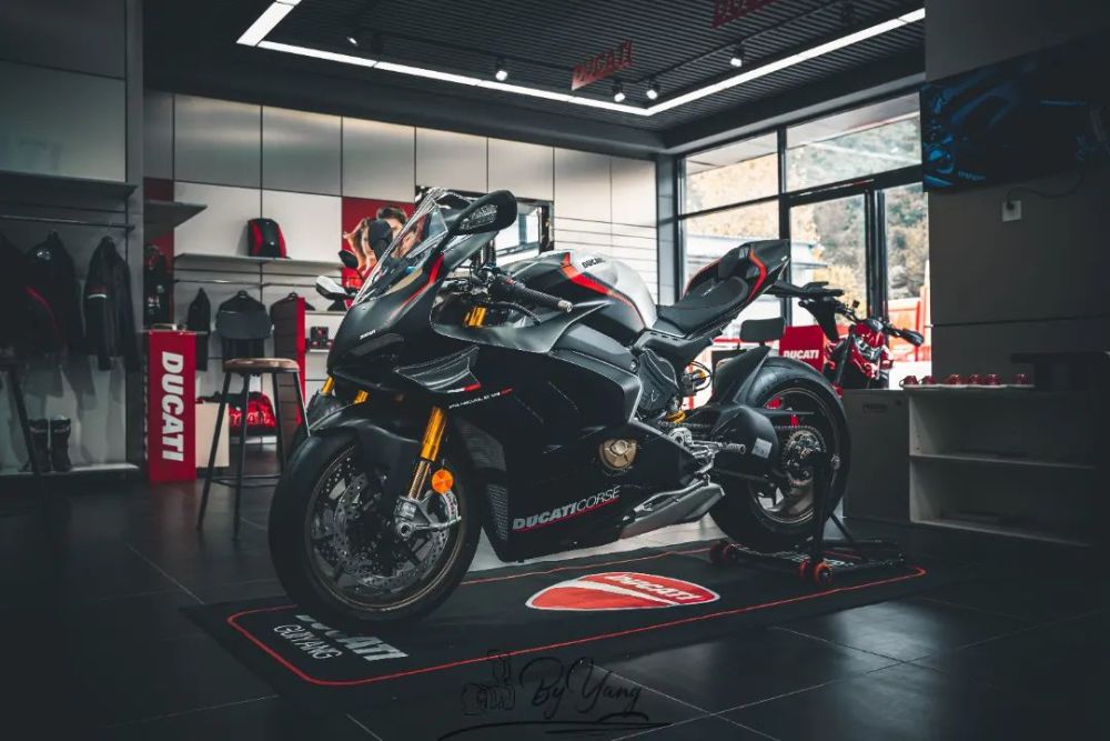 v4 sp 10/10 杜卡迪贵阳店店长对panigale v4 sp进行了细致的车型讲解