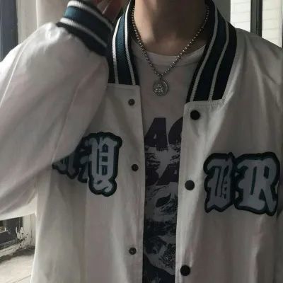 男生头像|男生头像帅气真人 中分的发型显得更是有精神了 第235期