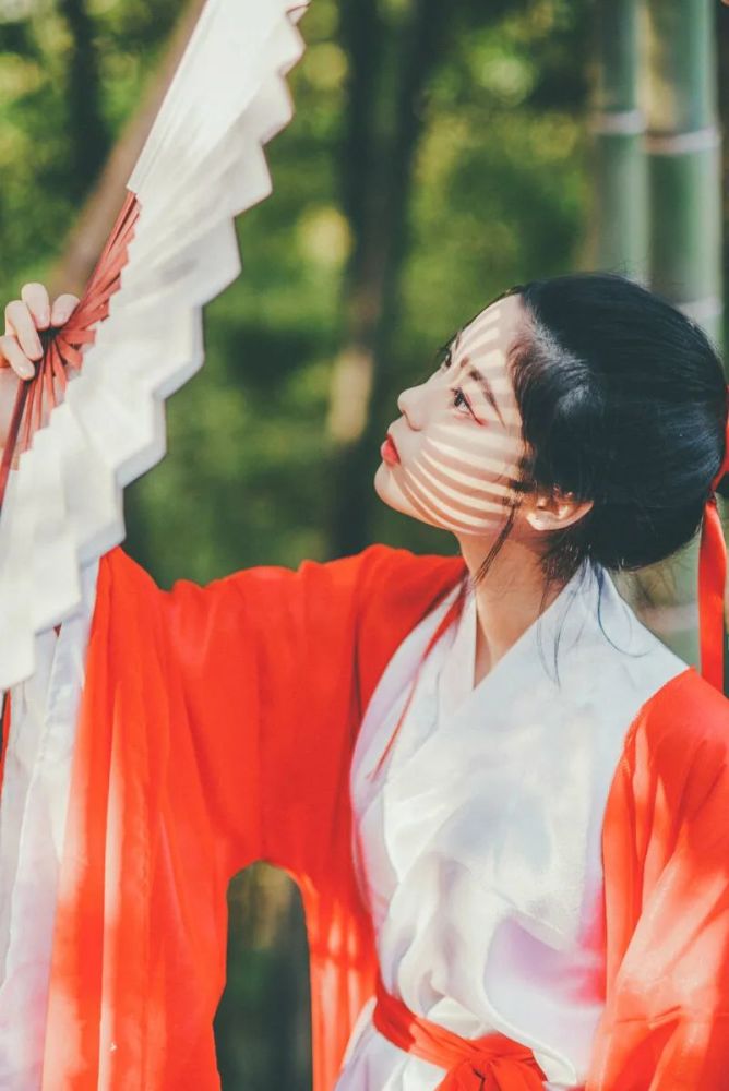 拍照技巧:古风人像怎么拍才能更有风韵?