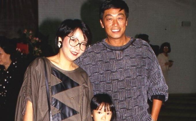 曾江有过两段失败的婚姻,两任前妻跟他都有生育孩子,长子长居国外,与