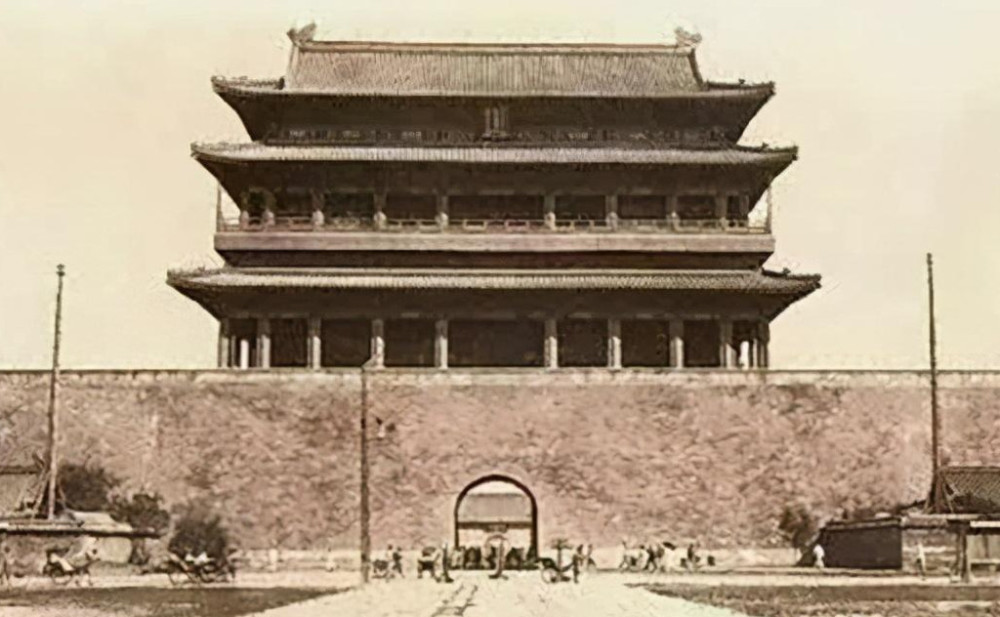 1949年,梁思成曾建议在北京西部建新首都,保持老北京的原貌