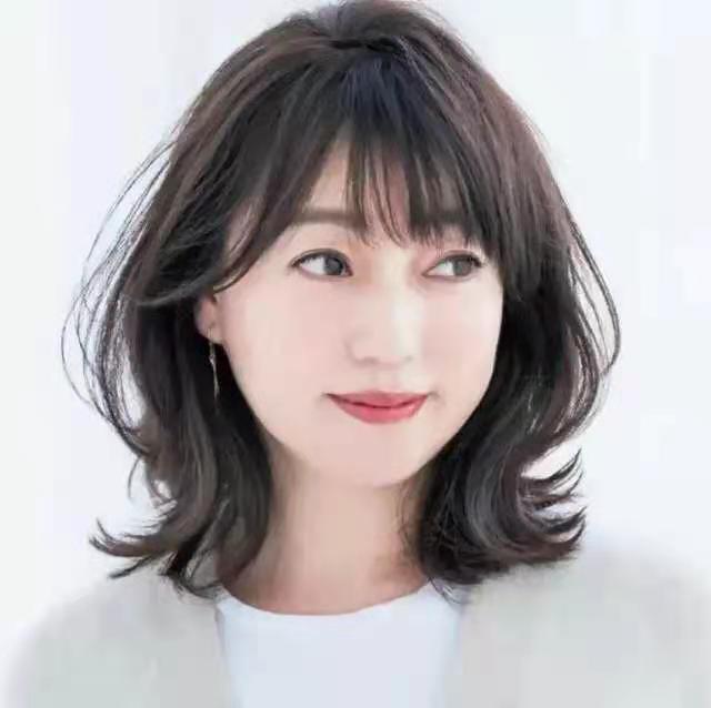 选对发型不显老,给中年女性做发型三个建议:棕色,柔卷