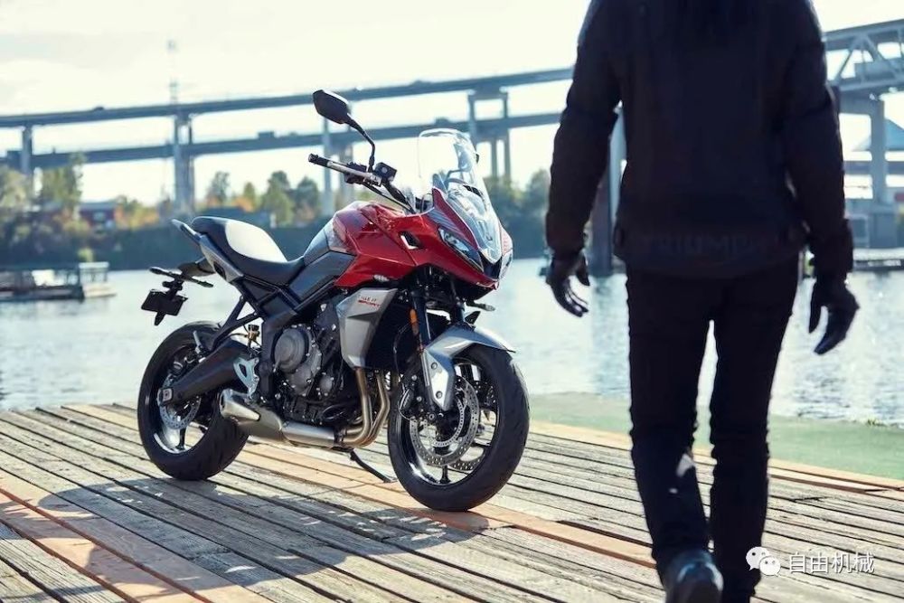 凯旋中排量再添力作,tiger sport 660中排量adv发布丨业界