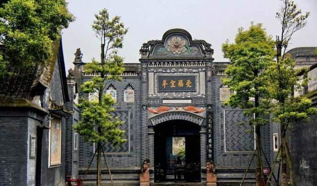 和刘文彩另一个弟弟也参与其中,万成堰的建成造福周边数个县城的百姓