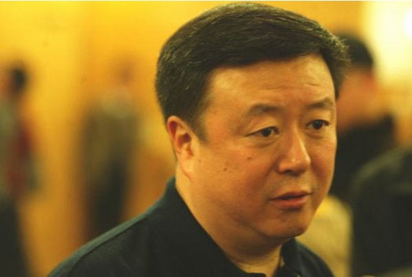 尤小刚:33岁娶小10岁田歌,2婚娶邬倩倩,现女友比他小30岁