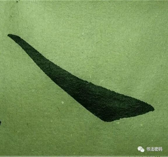 两者的区别就在与结尾,悬针竖结尾注意要稍稍按笔后再提起,垂露竖也一