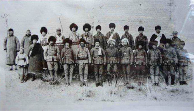 1960年,中情局飞机出现在青海,空投的正是解放军的死敌,马家军