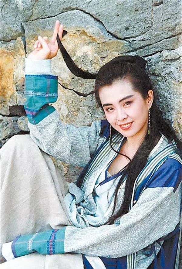 1987年,徐克执导爱情影片《倩女幽魂,让王祖贤饰演女一号"聂小倩"