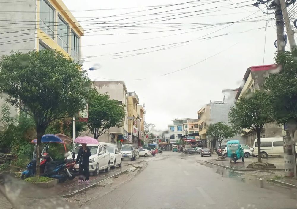 【曝光台】羊昌乡昌河村:私搭乱建 占道经营 交通堵塞