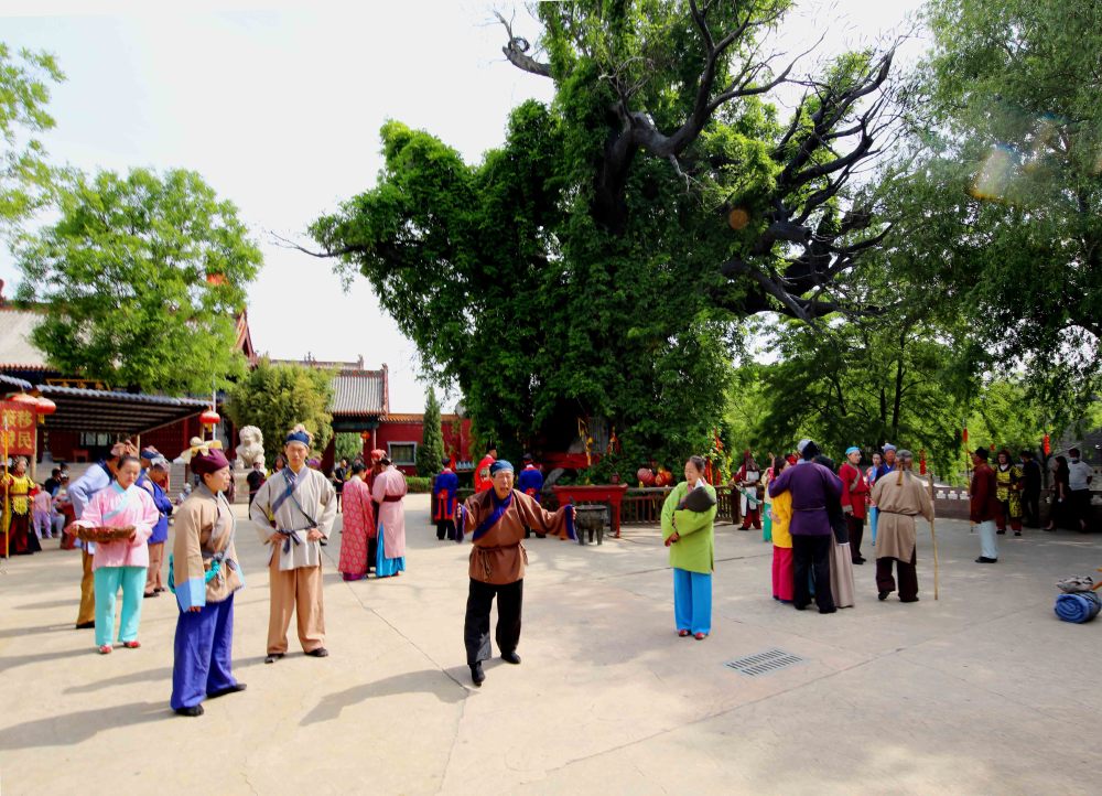 临汾市洪洞大槐树寻根祭祖园旅游景区,每一天为游客再现历史上,在此地