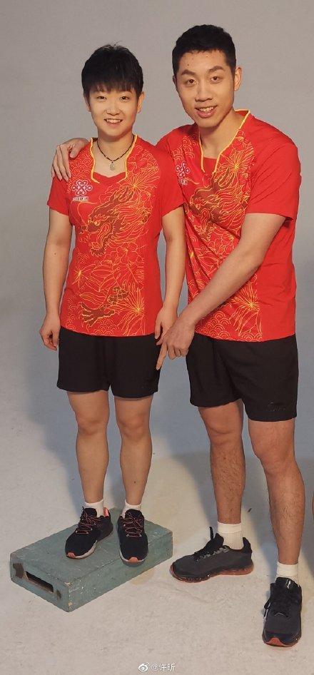 "刚开始学球的时候,孙颖莎只有5岁,比乒乓球台高不了多少.