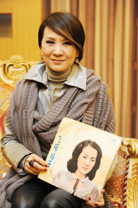 郑绪岚凭牧羊曲爆红后改国籍远嫁美国现状如何