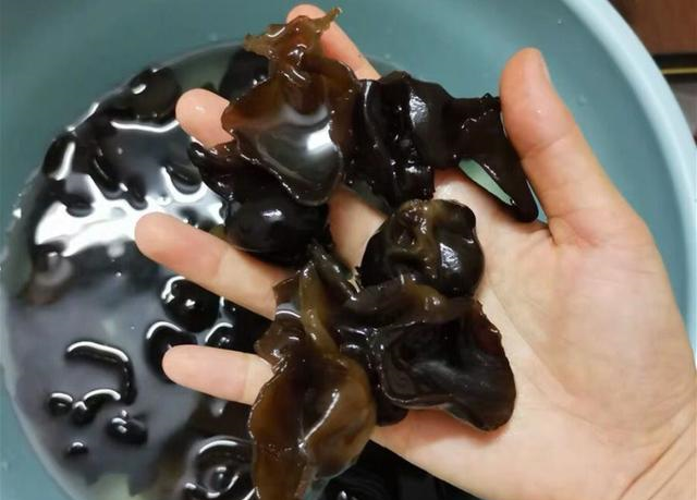 泡木耳10人9错老厨师教你几个方法木耳泡发而且干净又快