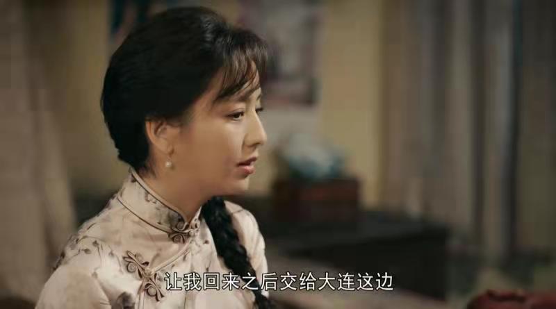 高大霞和傅家庄在党组织的指挥下和方若愚,麻苏苏等特务斗智斗勇,给