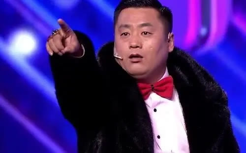 宋晓峰当初凭借竞演类的综艺节目《欢乐喜剧人》而正式地被大家所熟知