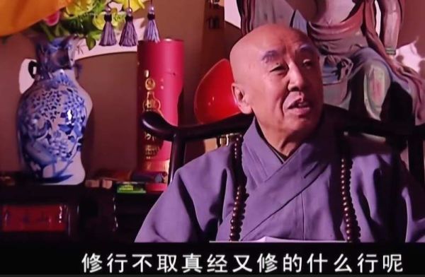 丁元英半醉半醒,然后就真的即兴写了一首诗,叫《自嘲》:"本是后山人