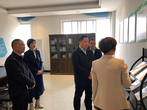 成都东部新区党工委委员,党群工作部部长陈春地调研养马街道党群战线