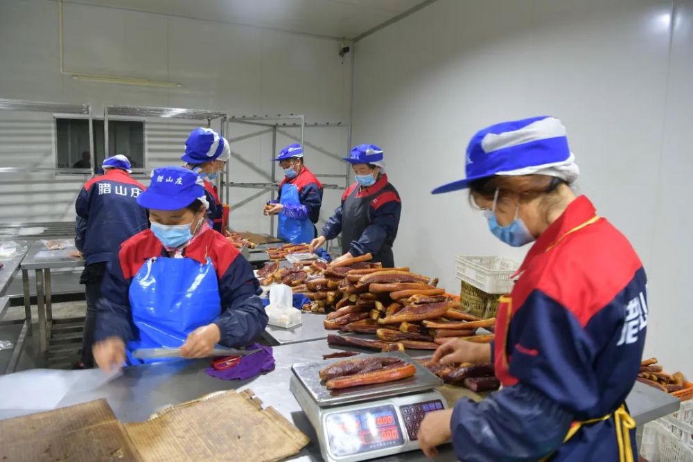 汶川地处深山的传统烟熏腊肉加工厂年产值竟上千万元