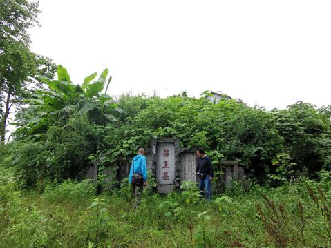 贵州发现500年前的水上苗王墓,竟有毒蛇守护,专家决定