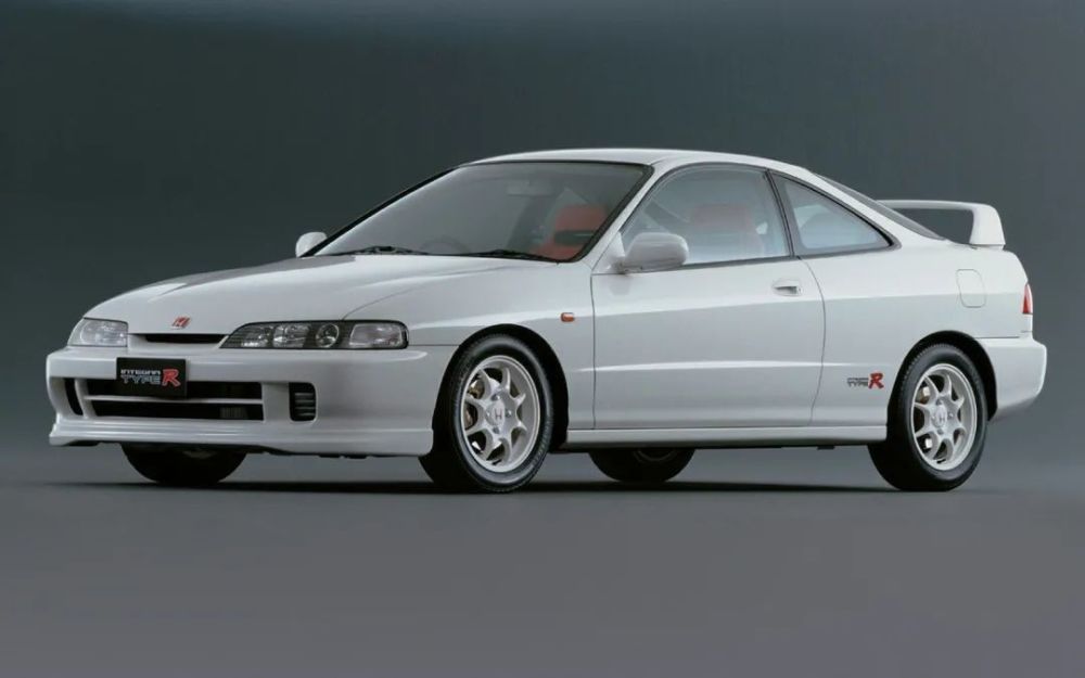 本田 integra type r coupe(96r.spec) 相较之于普通b1cc