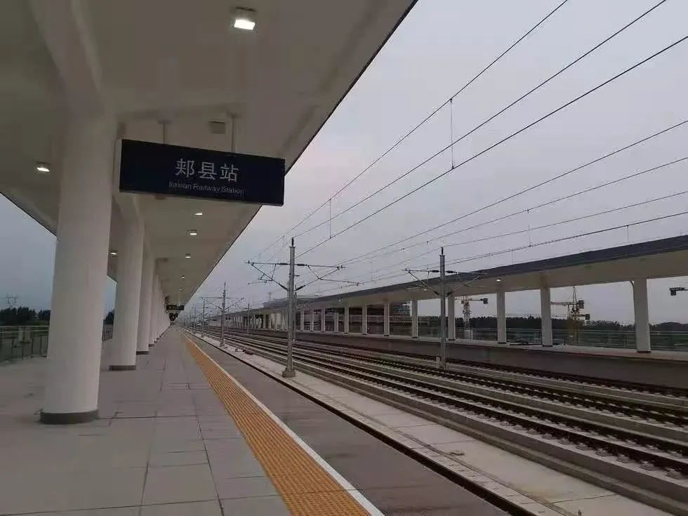 郏县高铁站周末好好在重庆耍一耍周日坐高铁返回完全不紧张而在此前