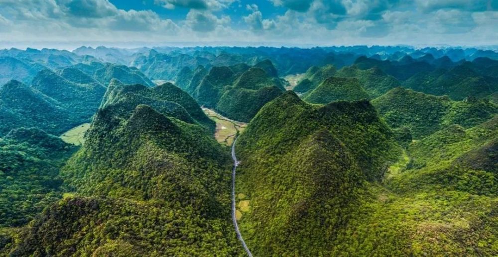 荔波喀斯特是贵州高原和广西盆地过渡地带锥状喀斯特的典型代表.