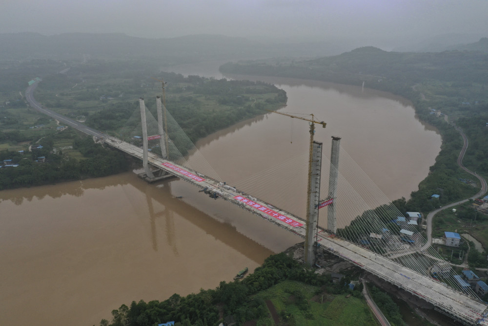 (经济)合安高速公路嘉陵江特大桥,渠江特大桥顺利合龙