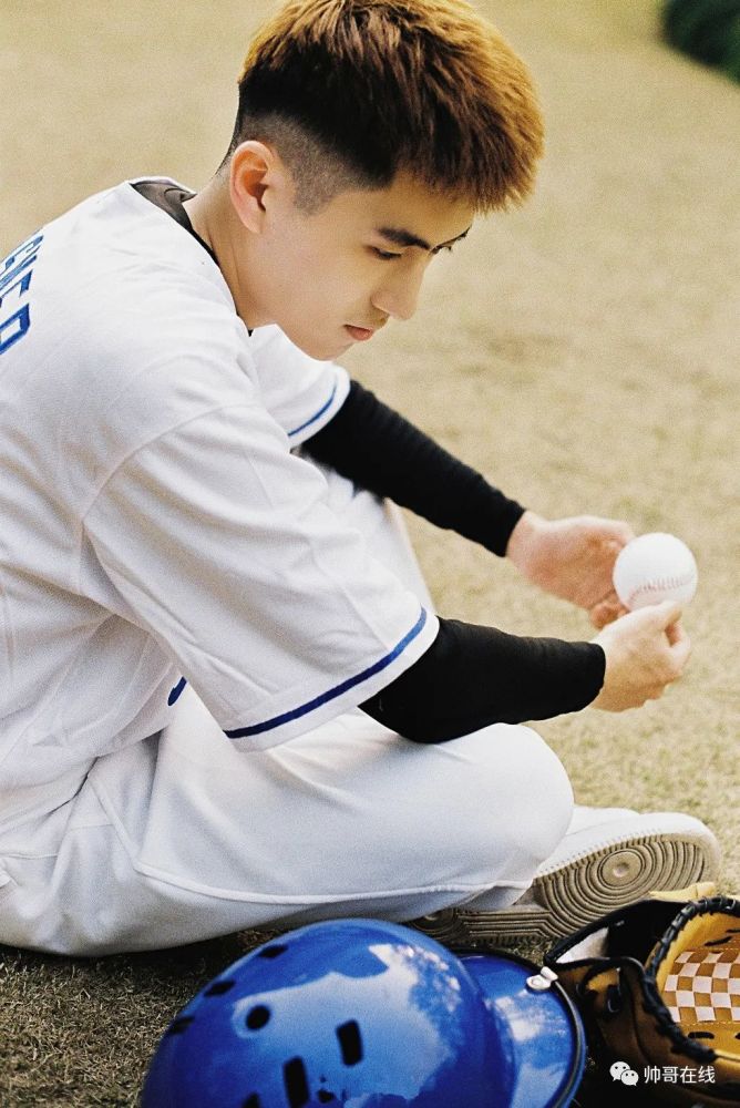 摄影师镜头下的棒球运动男孩,私照也太好看了!
