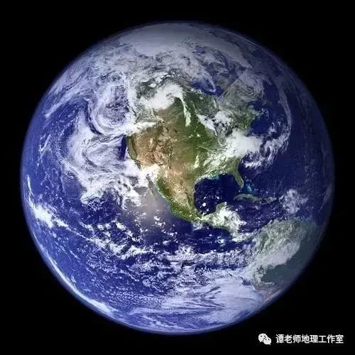 阿波罗17号飞船上面的宇航员拍下了人类历史上第一张地球高清照片