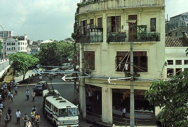 80年代广州老照片,图中的城中建筑,街头景象,有你认得