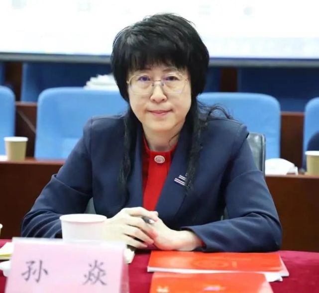 孙焱介绍情况石鹏建表示,高校学生管理与就业创业工作研究分会作为