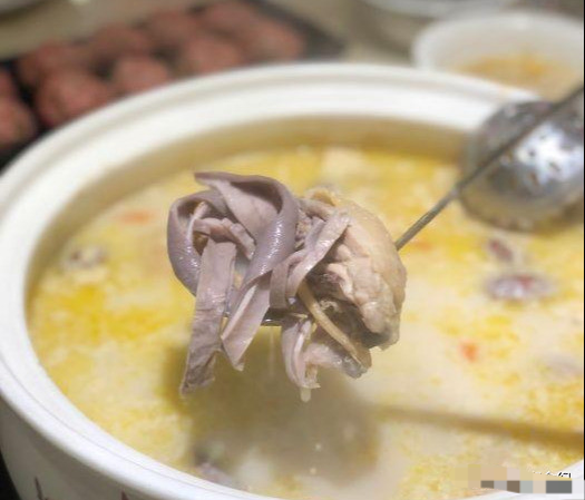郑州美食:郑州最受欢迎的5家猪肚鸡,第3家最受好评,喝上一口就忘不掉