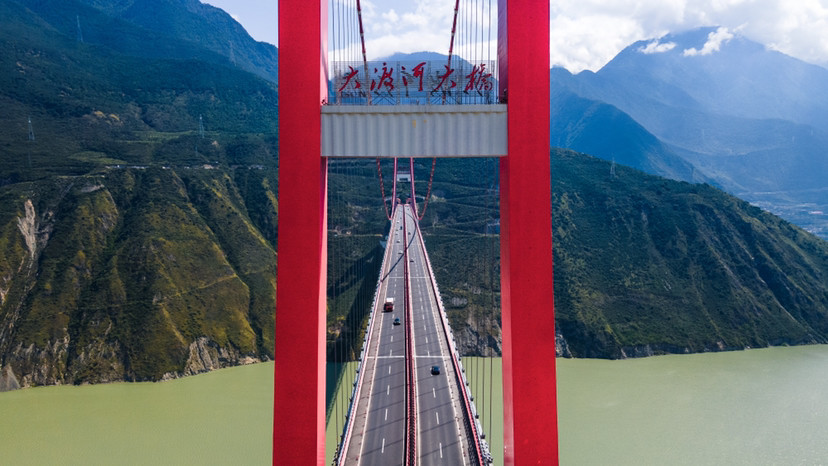 航拍:川藏第一桥,泸定大渡河特大桥_腾讯新闻